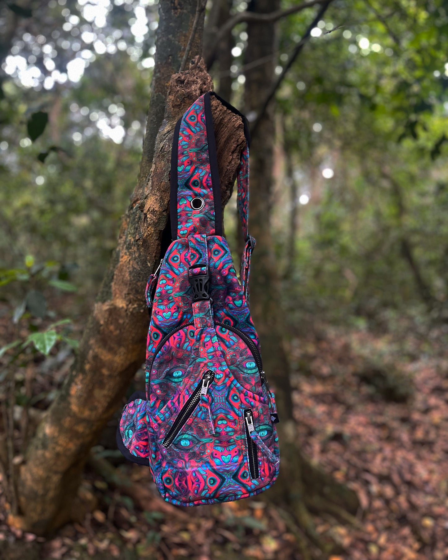 Red-Eye Vision ✧ Cross Body Bag