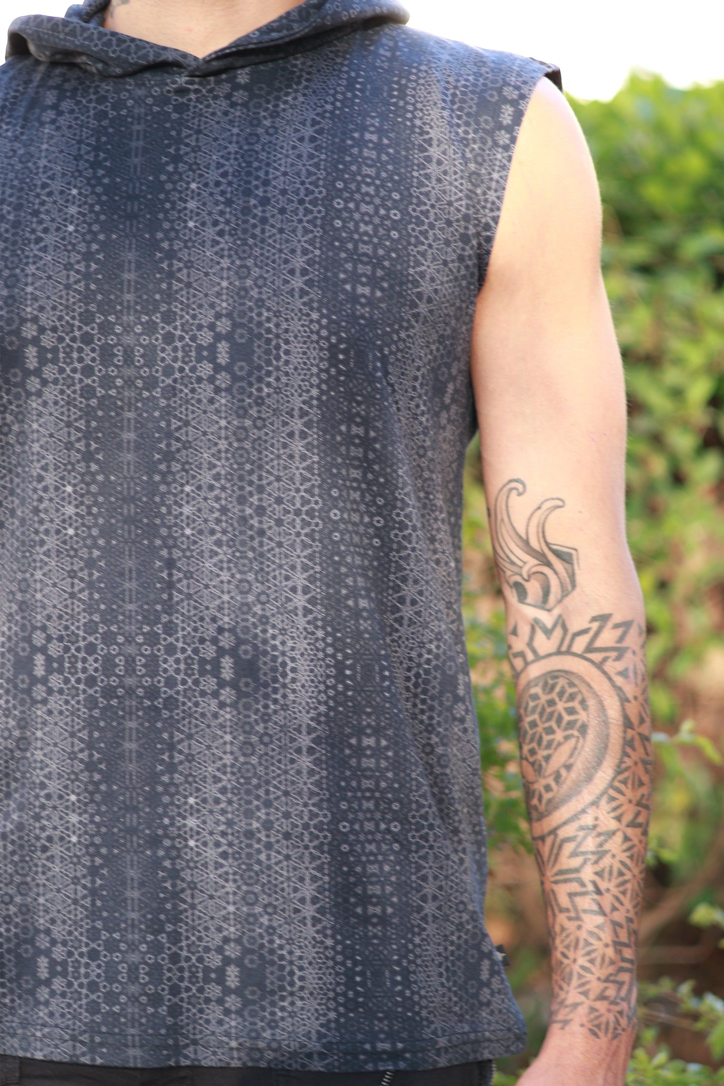 Symmetric Visuals ✧ Hooded Tank